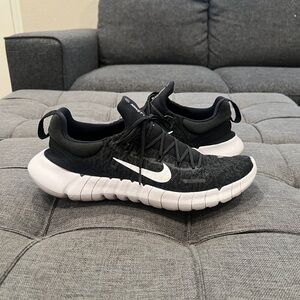 Nike Free Run 5.0 – Black/White, Size 10.5